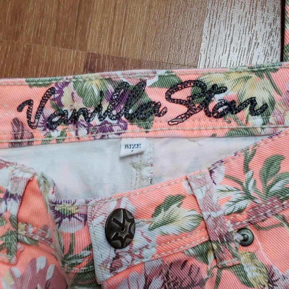 3/$30 Coral floral skinny jeans - Picture 4 of 4